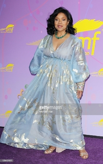 Phylicia Rashad feet photo thumbnail