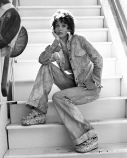 Phyllis Davis feet photo 17