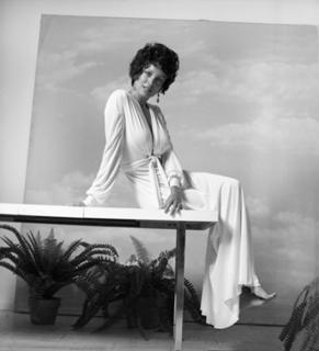 Phyllis Davis feet photo 16