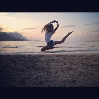 Pia Mia feet photo thumbnail