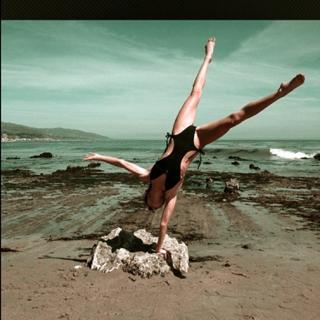 Pia Mia feet photo thumbnail