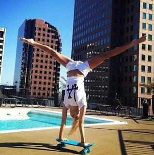 Pia Mia feet photo thumbnail