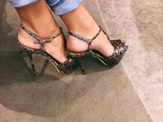 Pia Mia feet photo thumbnail