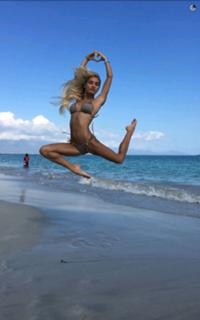 Pia Mia feet photo thumbnail