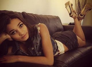 Pia Mia feet photo thumbnail