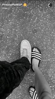 Pia Mia feet photo thumbnail
