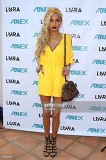 Pia Mia feet photo thumbnail