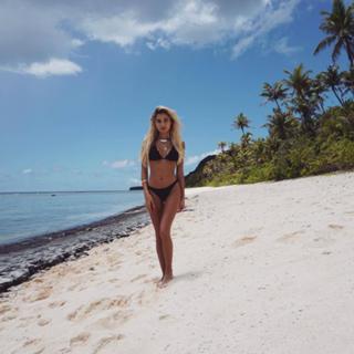 Pia Mia feet photo thumbnail