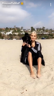 Pia Mia feet photo thumbnail