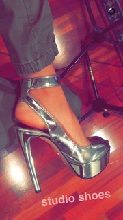 Pia Mia feet photo thumbnail