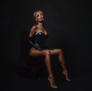 Pia Mia feet photo thumbnail