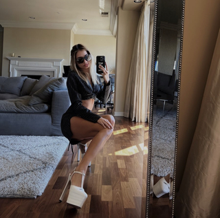 Pia Mia feet photo thumbnail
