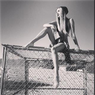 Pia Mia feet photo thumbnail