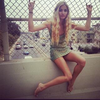 Pia Mia feet photo thumbnail