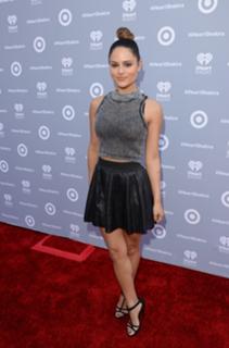Pia Toscano feet photo thumbnail