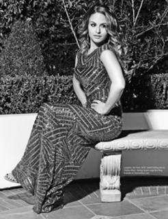 Pia Toscano feet photo thumbnail