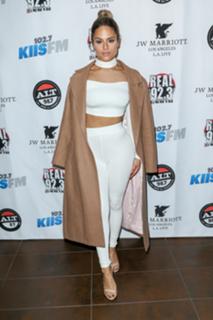 Pia Toscano feet photo thumbnail