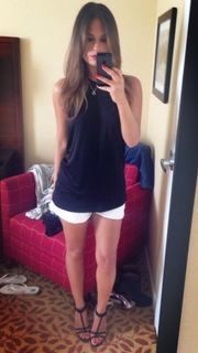 Pia Toscano feet photo thumbnail