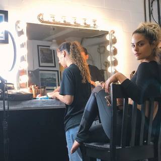 Pia Toscano feet photo thumbnail