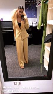 Pia Toscano feet photo thumbnail