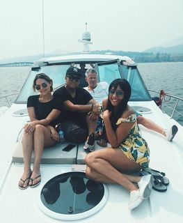 Pia Toscano feet photo thumbnail