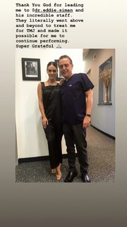 Pia Toscano feet photo thumbnail
