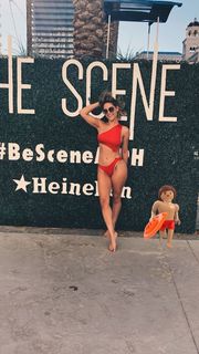 Pia Toscano feet photo thumbnail