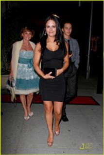 Pia Toscano feet photo thumbnail