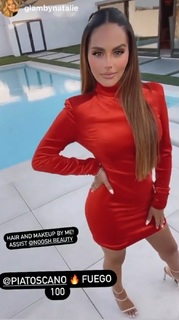 Pia Toscano feet photo thumbnail