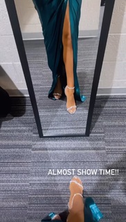 Pia Toscano feet photo thumbnail