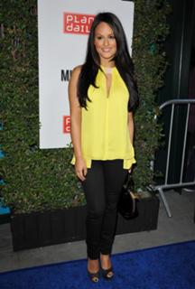 Pia Toscano feet photo thumbnail