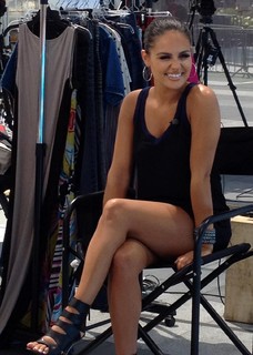 Pia Toscano feet photo thumbnail