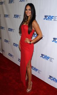 Pia Toscano feet photo thumbnail