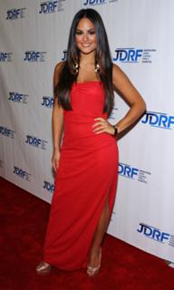 Pia Toscano feet photo thumbnail