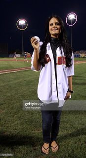 Pia Toscano feet photo thumbnail