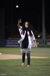 Pia Toscano feet photo thumbnail