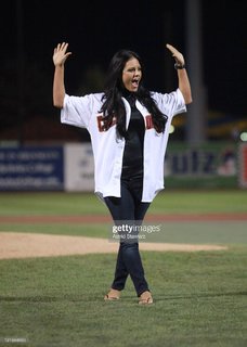 Pia Toscano feet photo thumbnail