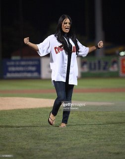Pia Toscano feet photo thumbnail