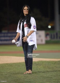 Pia Toscano feet photo thumbnail