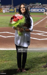 Pia Toscano feet photo thumbnail