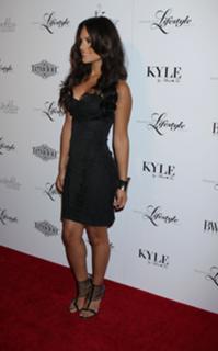 Pia Toscano feet photo thumbnail