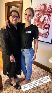 Pia Toscano feet photo thumbnail