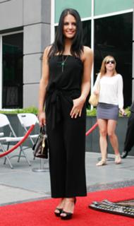 Pia Toscano feet photo thumbnail
