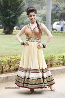 Piaa Bajpai feet photo 11
