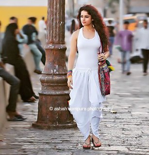 Piaa Bajpai feet photo 5