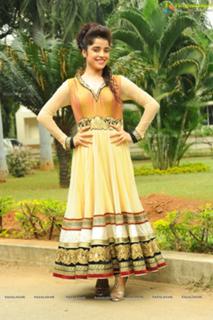Piaa Bajpai feet photo 10