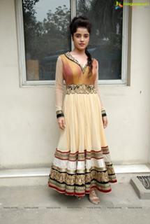 Piaa Bajpai feet photo 16