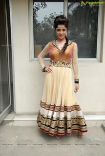 Piaa Bajpai feet photo 15