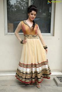 Piaa Bajpai feet photo 14