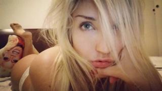 Pietra Príncipe feet photo thumbnail